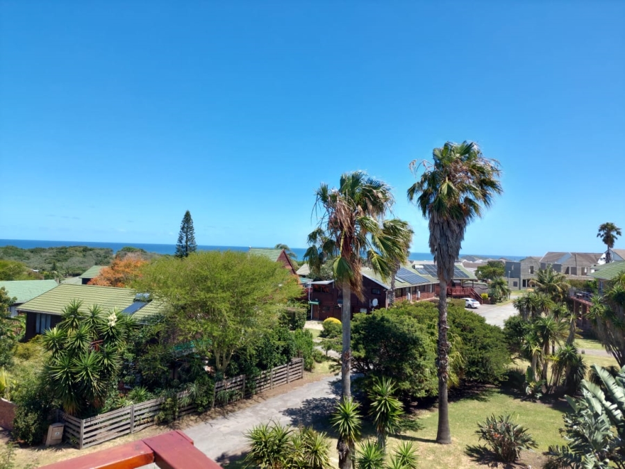 3 Bedroom Property for Sale in Cove Rock Eastern Cape